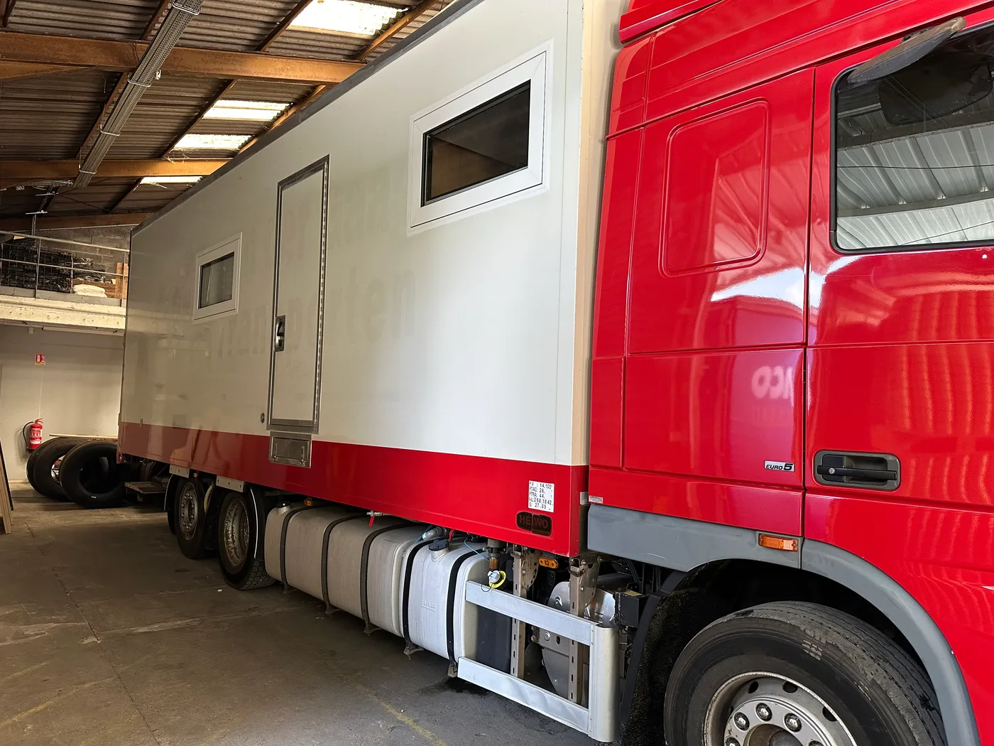 DAF XF rouge — Polissage de l’ensemble