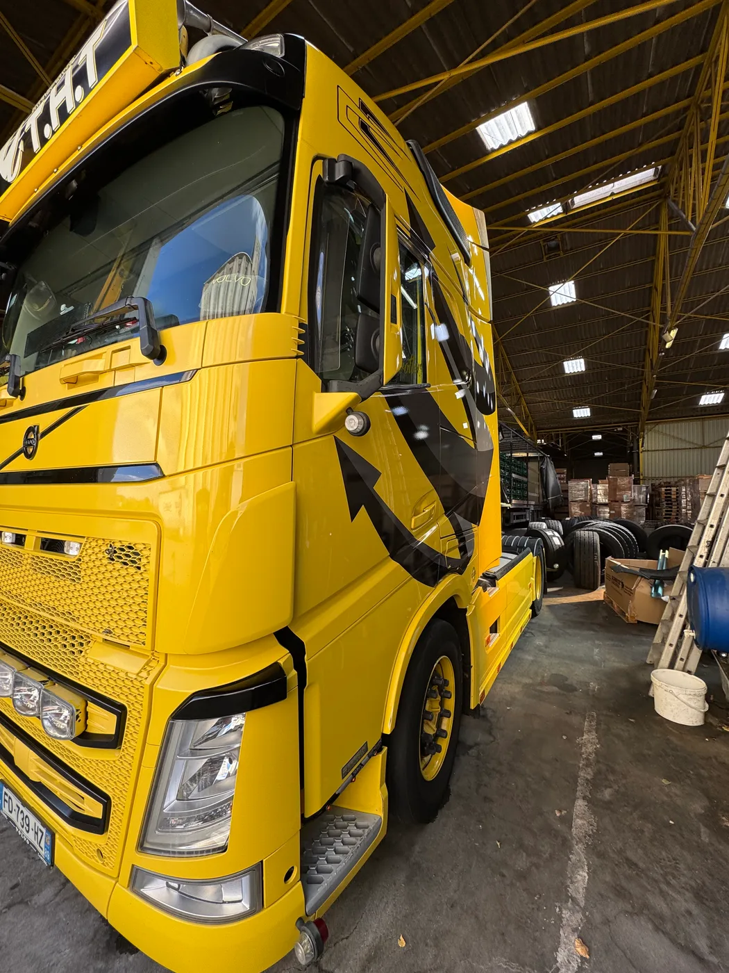 Volvo jaune — Polissage complet