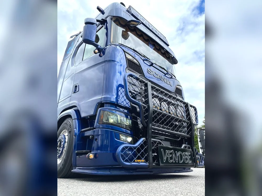 Scania bleu « Ravon » — Polissage complet